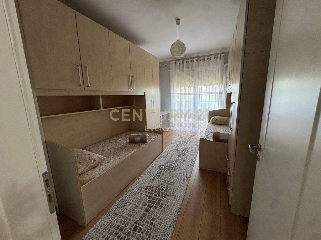 KOPSHTI BOTANIK, APARTAMENT 2+1+2+PARKIM PER QIRA