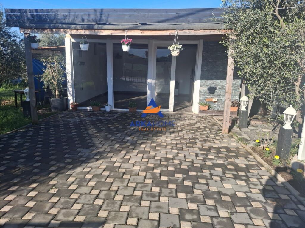 JEPET AMBJENT BIZNESI ME QERA 160M2 "BATHORE" 38000 LEKE