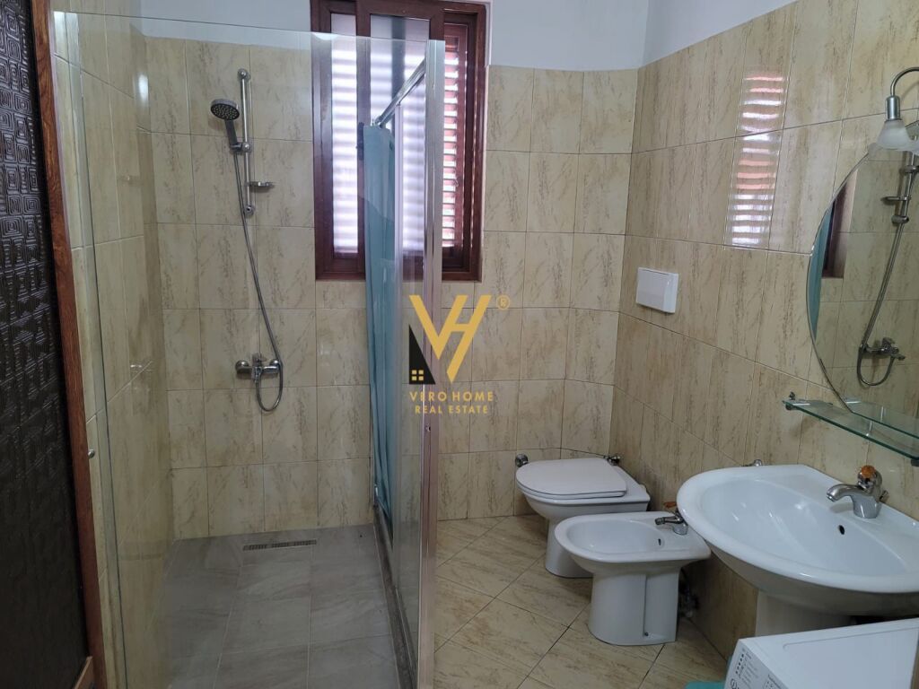 JEPET VILE TRE KATESHE ME QERA TE RRUGA E ELBASANIT 2.500 EURO