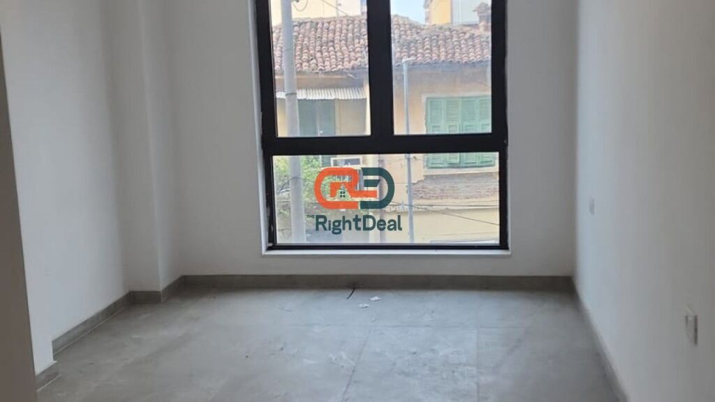 A Myslym Shyri, Locale Adatto Per Diversi Tipi Di Attività Commerciale In Affitto!!