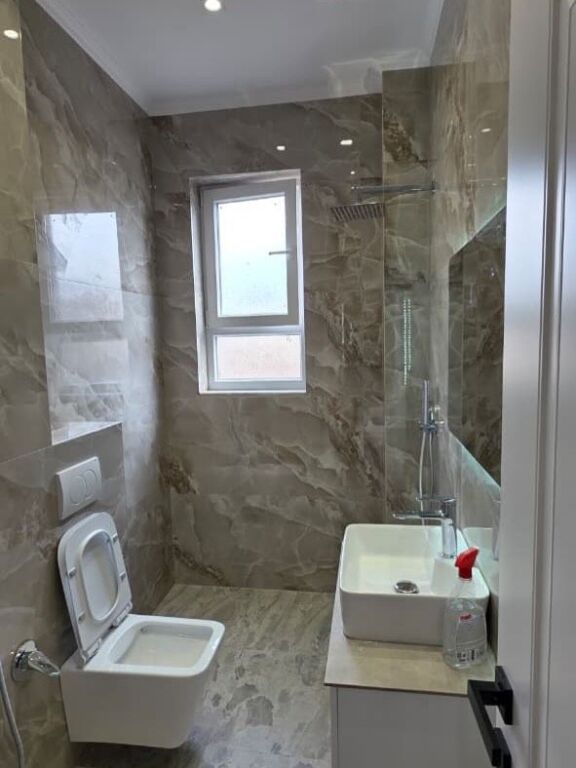 Shitet apartament 2+1 te Rruga Bardhyl