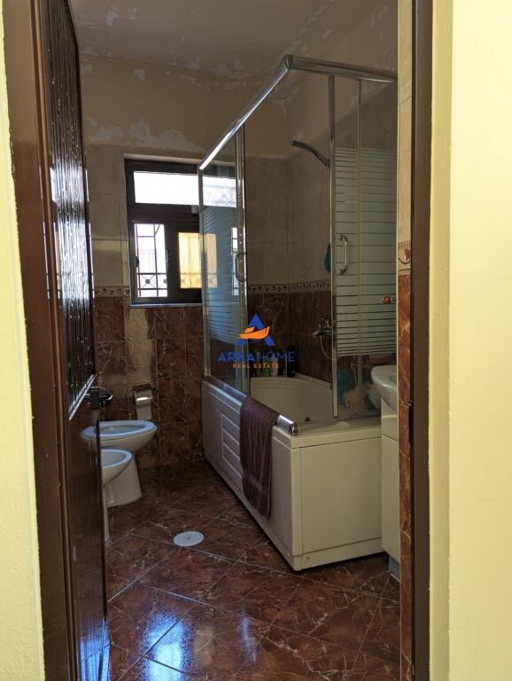 SHITET VILE 3 KATE "PRANE RRUGES ROBERT NACI ,HARRY FULTZ" 515000 EURO