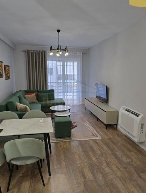 Affitto, Appartamento 1+1+Posto Auto, Complesso E-88, Tirana.