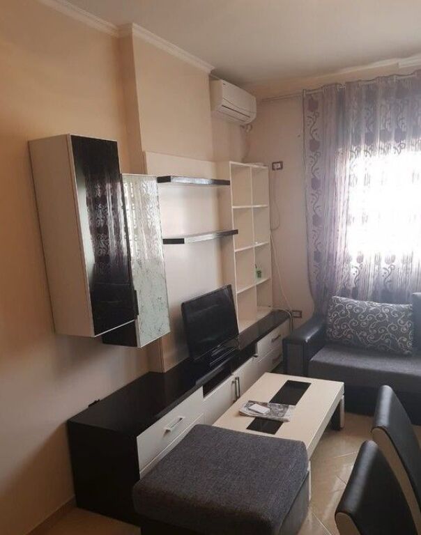 VENDIAMO APPARTAMENTO 1+1 VICINO AL COMUNE DI PARIGI!