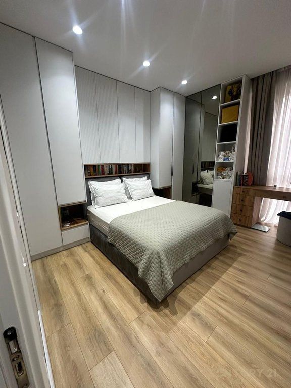 Apartament 2+1+2 për shitje pranë Square 21, Tiranë