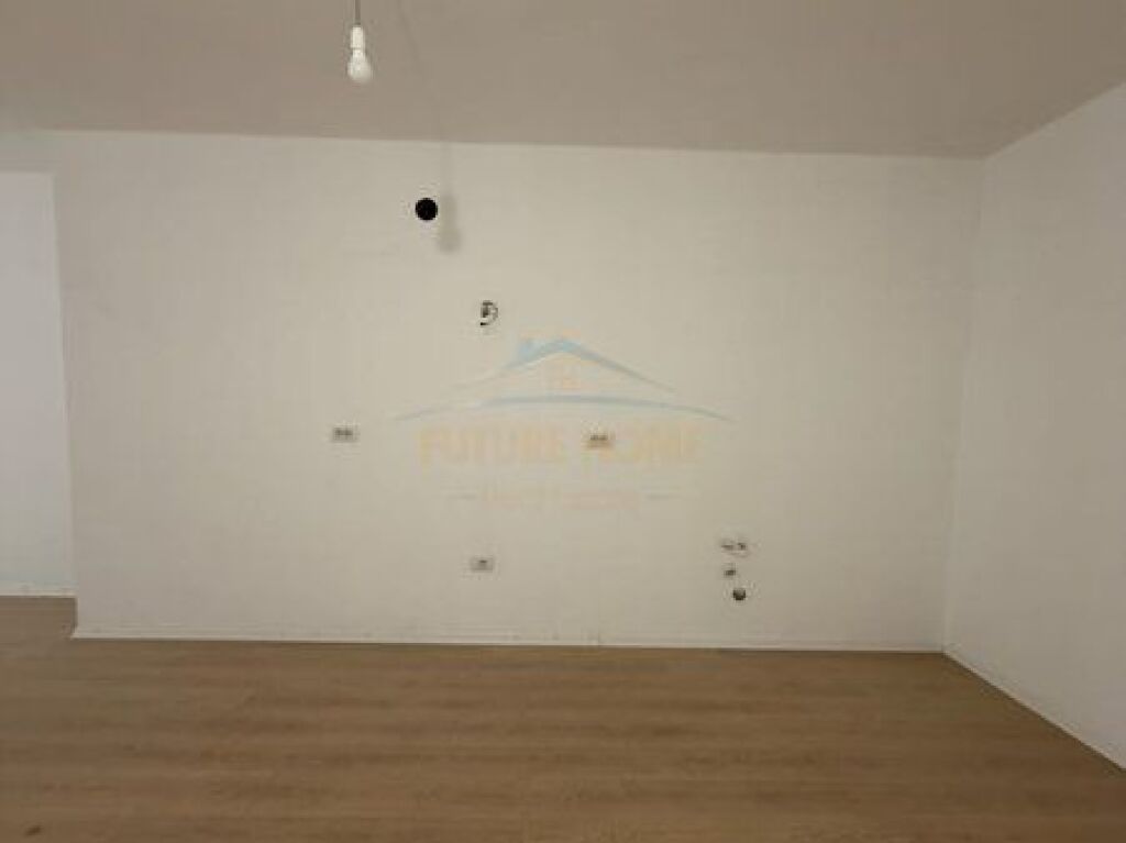Shitet, Apartament 1+1, Kombinat