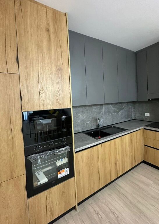 Jepet me qera apartament 2+1 + verandë tek Liqeni i Thatë