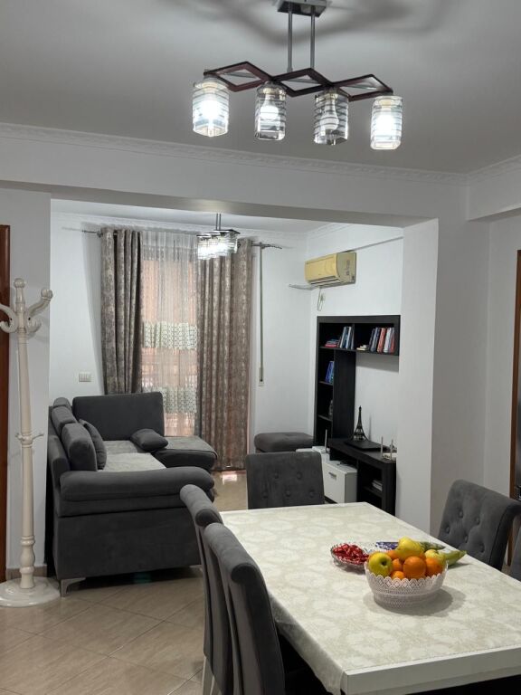 Apartament 3+1, Astir!