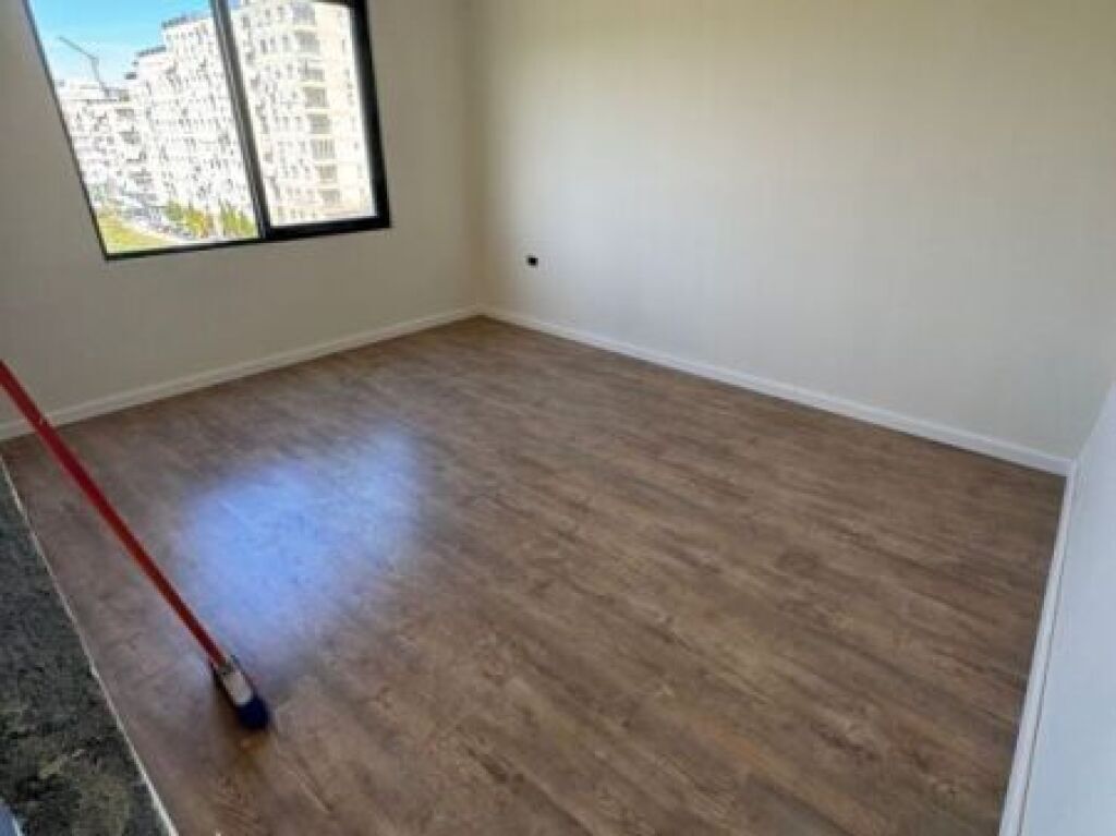 Shitet apartament 1+1 prane Kompleksit Fratari ne Astir.