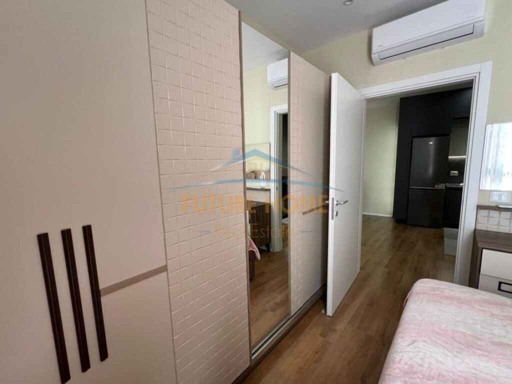 Shitje, Apartament 1+1,Galeria Roma , Rruga e Kavajes, Tirane !