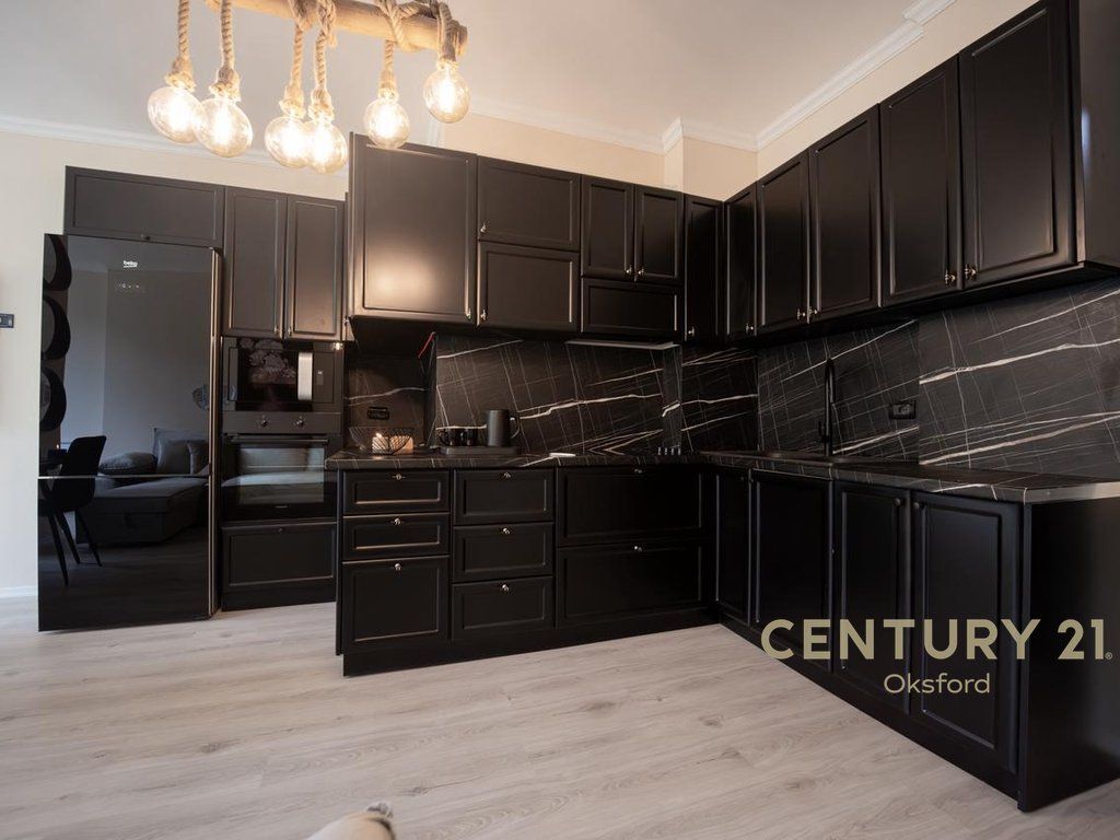 Shitet apartament 1+1+Post Parkimi, ne DHERMI