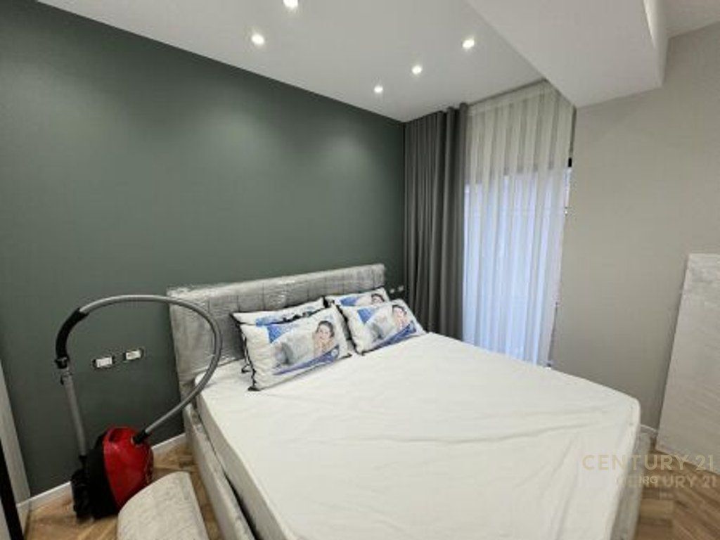 SHITET APARTAMENT 1+1 TEK KISHA KATOLIKE, RRUGA E KAVAJES