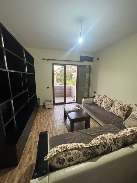 apartament 1+1 me qira  7 minuta nga spitali amerikan 3