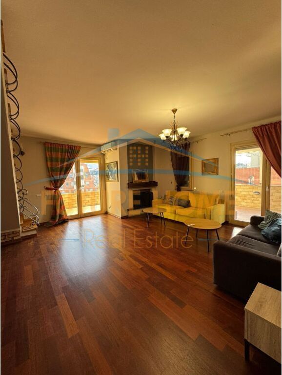 Qira, Duplex 3+1+3+Post Parkimi, Petronini