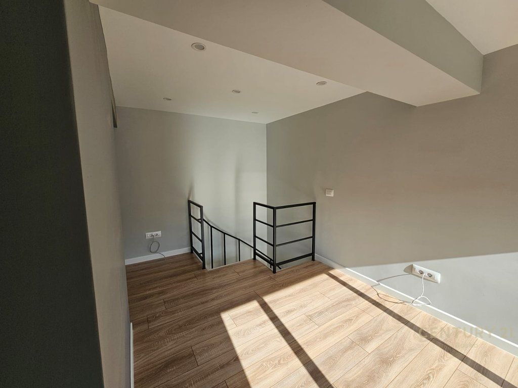 OFFICE FOR RENT AT PAZARI I RI!!