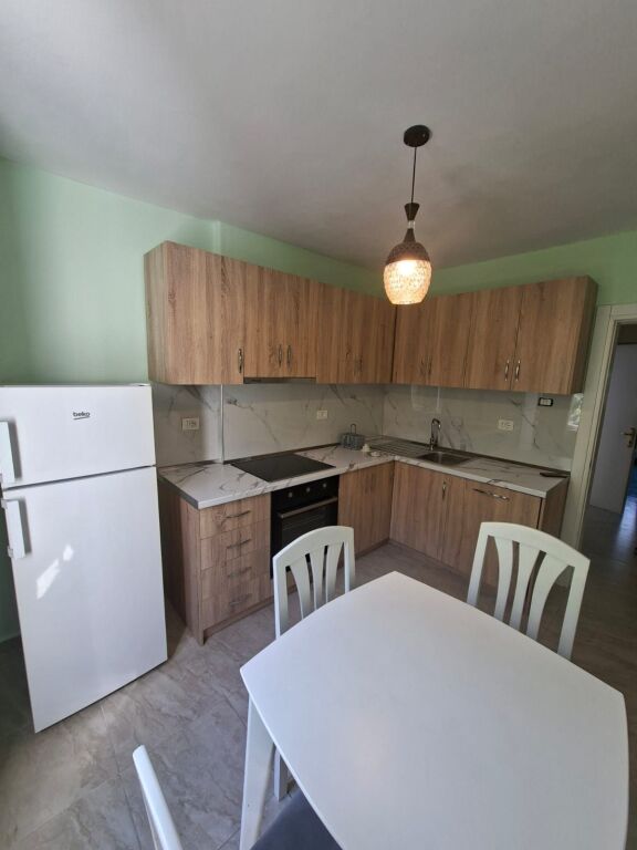 APARTAMENT 2+1 ME QIRA ISH EKPOZITA 750 EURO