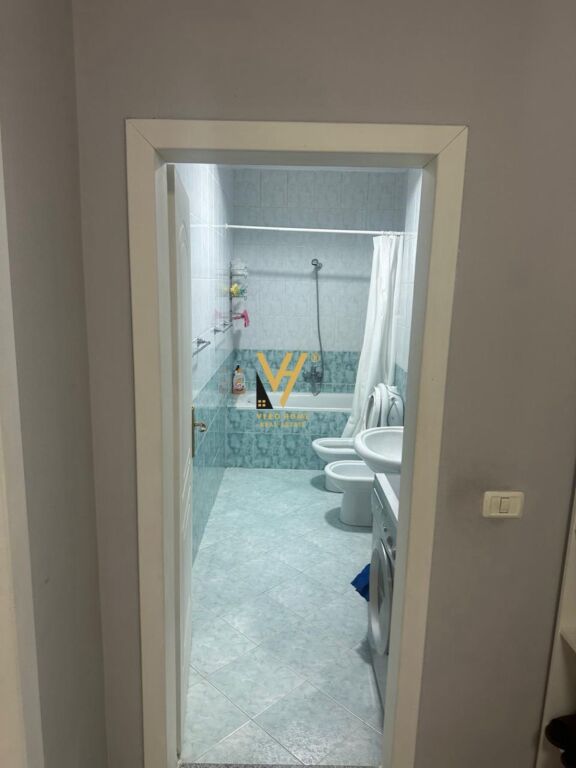 JEPET APARTAMENT 2+1+BLK ME QERA TE RRUGA E ELBASANIT 700 EURO