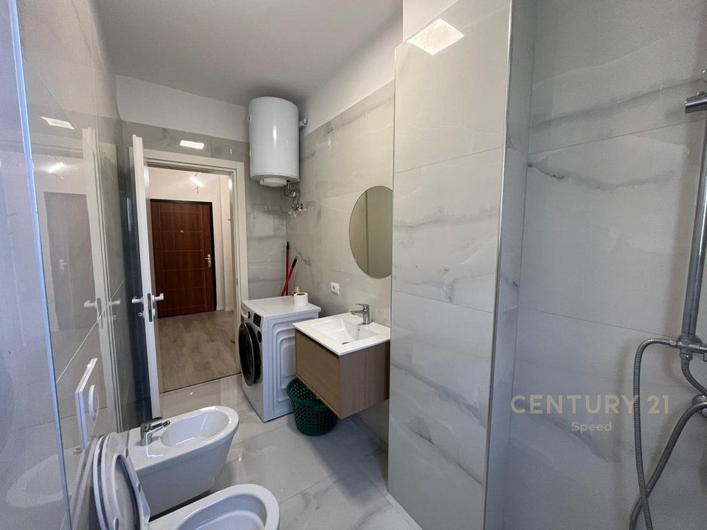 2+1 apartment for rent at Zogu i Zi!!