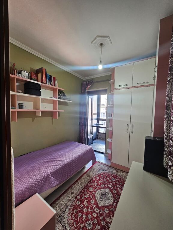 Shitet apartament 2+1 i organizuar shumë mirë, ideal për banim familjar ose investim.