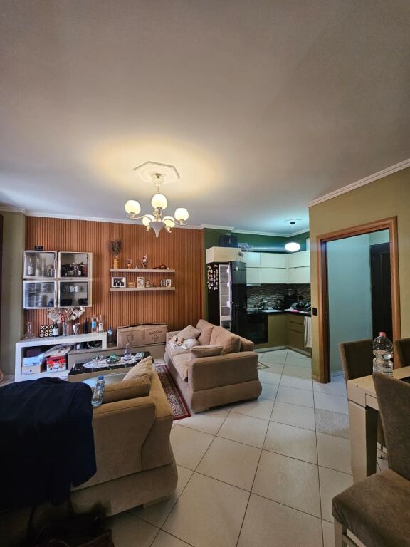 Shitet apartament 2+1 i organizuar shumë mirë, ideal për banim familjar ose investim.