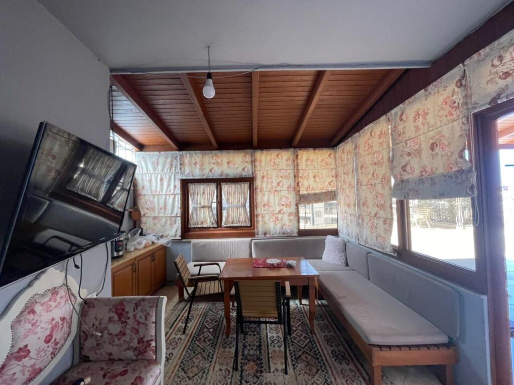 Exclusive penthouse for sale on the 8th floor, ideal for luxurious living and a secure investment!