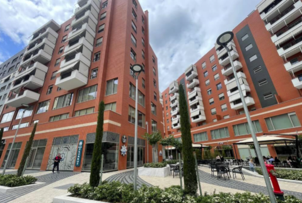🏢 AMBIENT KOMERCIAL PREMIUM ME QIRA – KOMPLEKSI DELIJORGJI