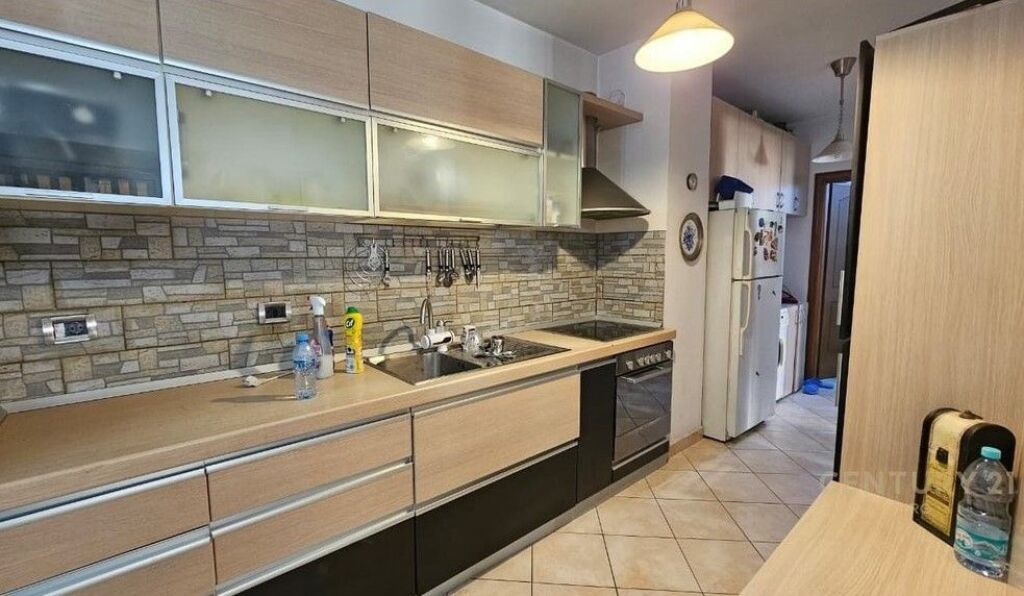2+1 apartment for sale in the 21 Dhjetorit area