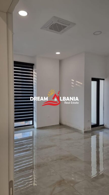 Locale commerciale in affitto presso Farmacia 10, in via Dibra (ID 4261935)