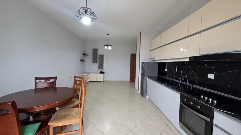 🌆 Apartament 1+1 në shitje – Albano &amp; Romina, pranë Arjolit | Vlorë