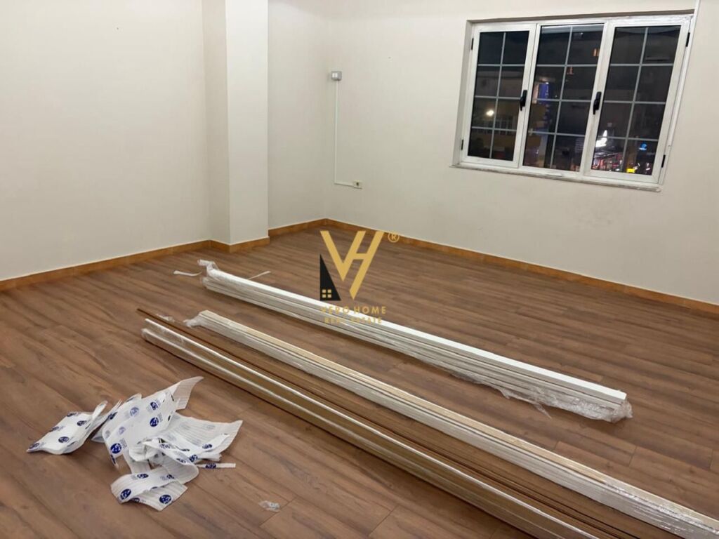 BUSINESS PREMISES FOR RENT 178 M2 AT WILLSON SQUARE 1,800 EURO