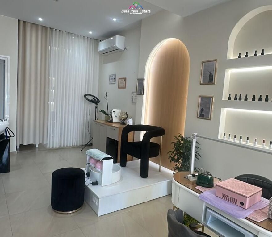 Shitet Biznes Sallon Estetik tek Rruga e Kavajes (ID BSHB179) Tirane