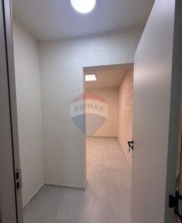 Jepet me Qira Zyra te 21 Dhjetori ID: 530571004-35