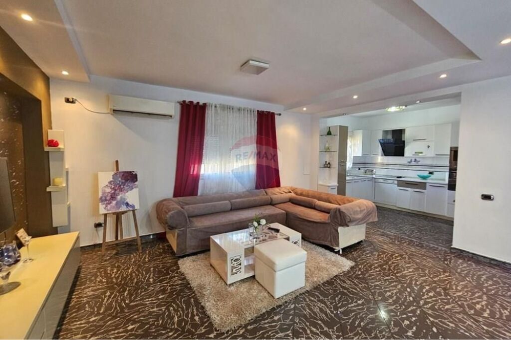 Apartament 2+1 per qira tek Komuna e Parisit!