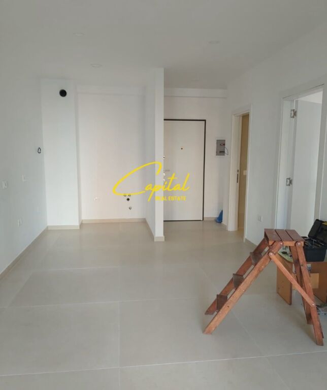 UFFICIO IN AFFITTO 67 M2 VIA KONGRESI I MANASTIRIT 50.000 LEKE