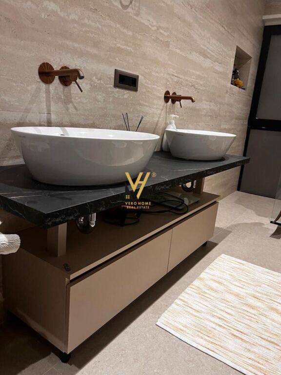 SHITET APARTAMENT 3+1+2+VERANDE TE BLLOKU 750.000 EURO