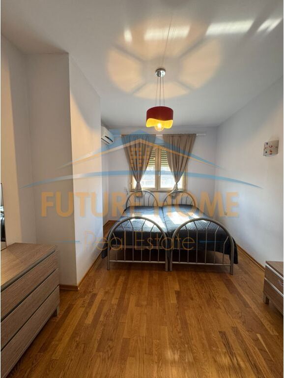 Qira, Duplex 3+1+3+Post Parkimi, Petronini