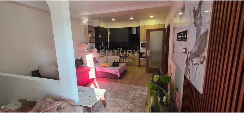 Appartamento 1+1 in Affitto a Porcelan, Palazzo con Ascensore