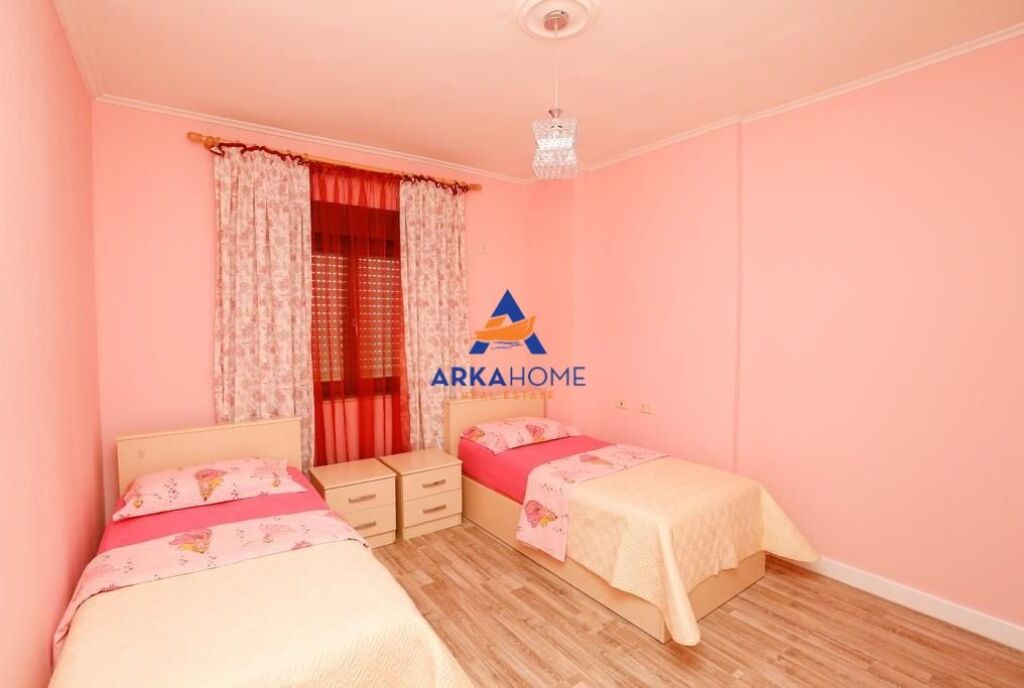 JEPET ME QERA APARTAMENT 3+1+2+2 BALLKONE "NE QENDER" 1200 EURO