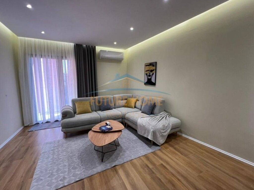 Shitje, Apartament 1+1,Galeria Roma , Rruga e Kavajes, Tirane !