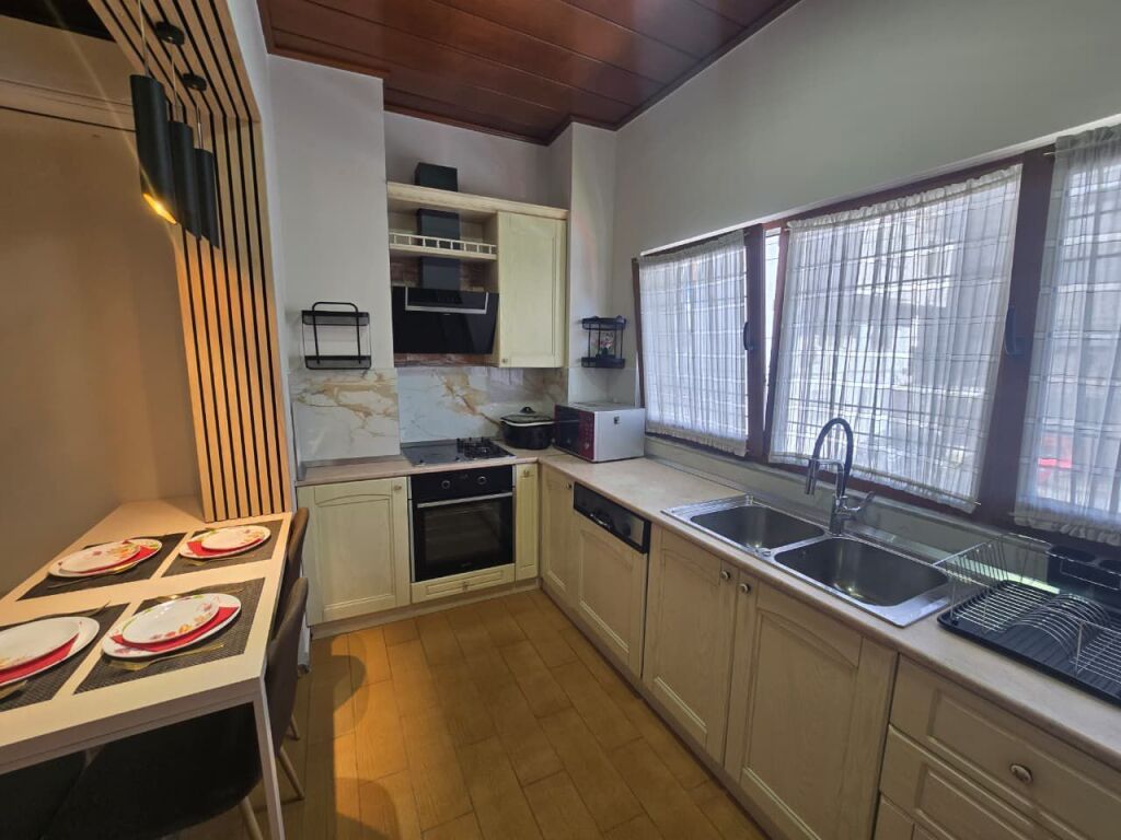 Apartament 1+1 Me Qira Përballë Delijorgjit