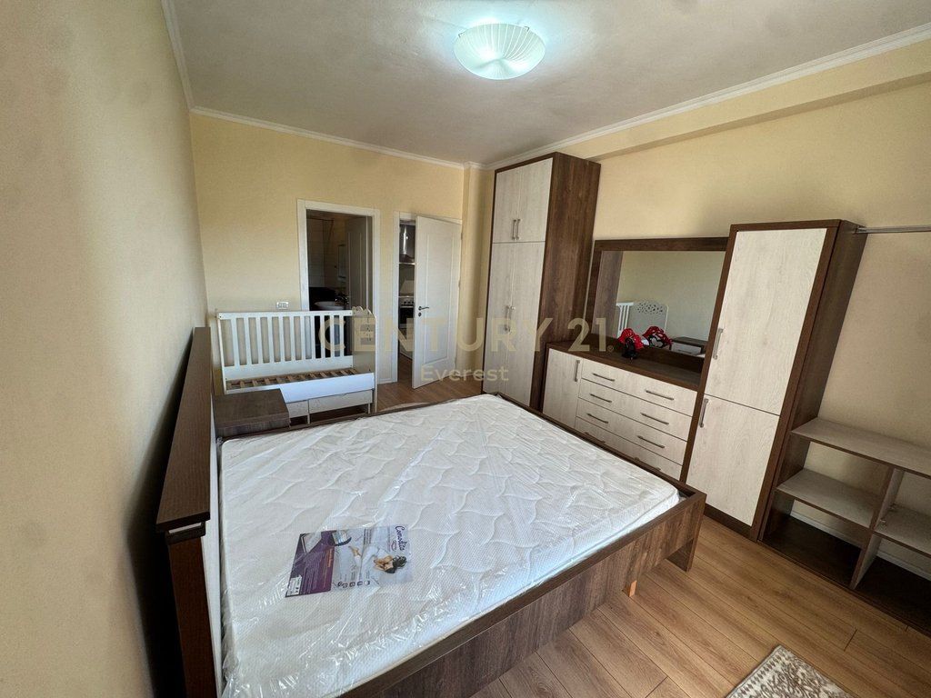 KOPSHTI BOTANIK, APARTAMENT 2+1+2+PARKIM PER QIRA