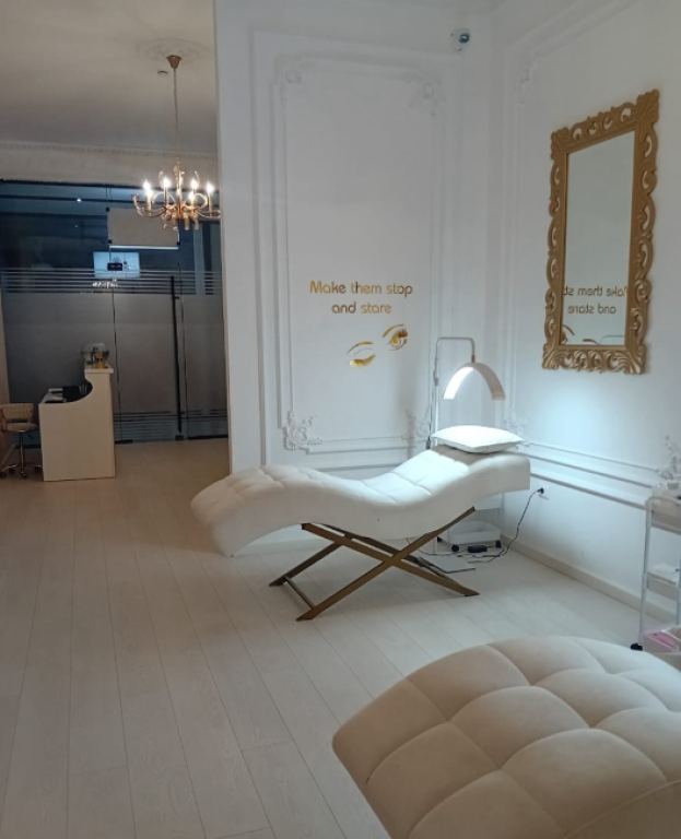 🏢 Jepet me Qira Dyqan – Rruga e Kavajës (Garden Building) 