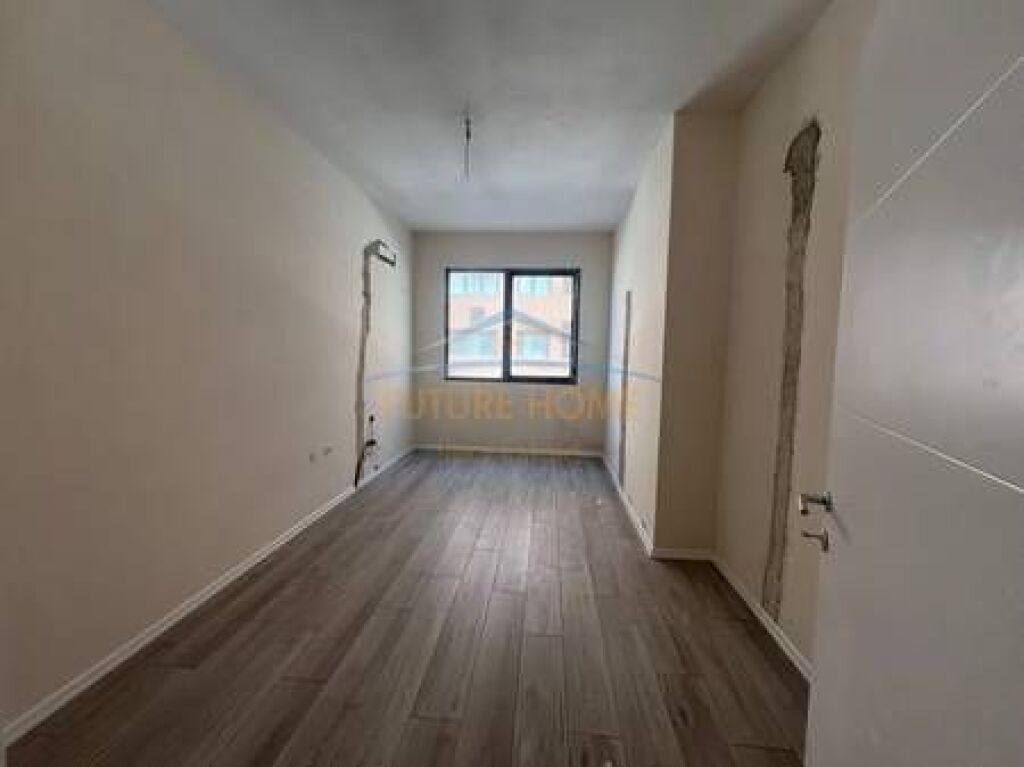 Shitet, Apartament 2+1+2 Rruga e Elbasanit, Tiranë.