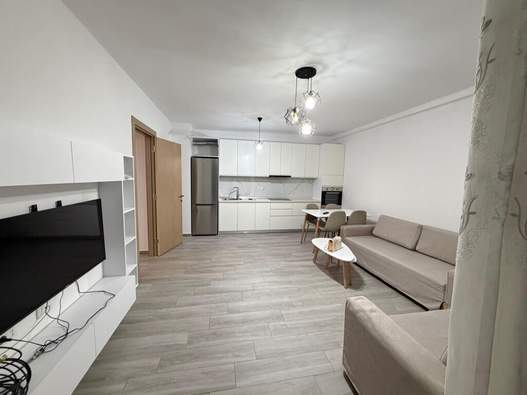 🏡 Jepet me qira 3+1 tek 5 Maji  ✨ Apartament komod dhe i organizuar në: 🛋️ Sallon + kuzhinë 🛏️ 3 dhoma gjumi 🚿 2 tualete 🌿 Ballkon  📍 Kati i 2 banim 💰 Çmimi: 500€ / muaj  📩 Për më shumë info ose vizitë, shkruani në DM