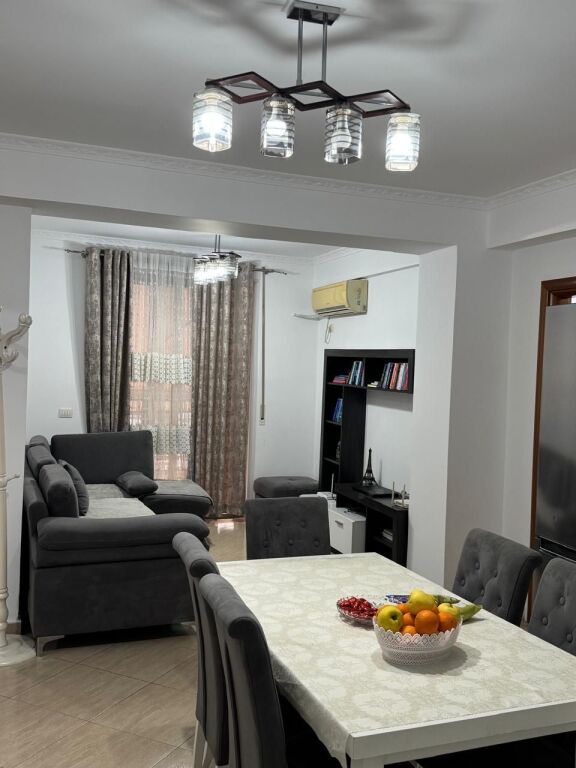 Apartament 3+1, Astir!