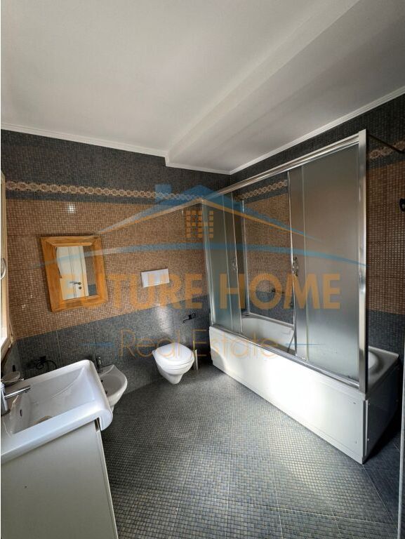 Qira, Duplex 3+1+3+Post Parkimi, Petronini