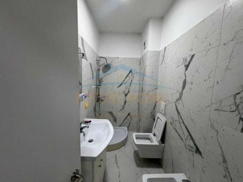 Shitet, Apartament 2+1 , Fresk