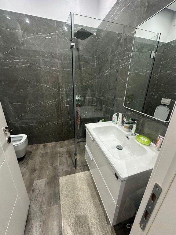 Apartament 2+1+2 per shitje prane Square21