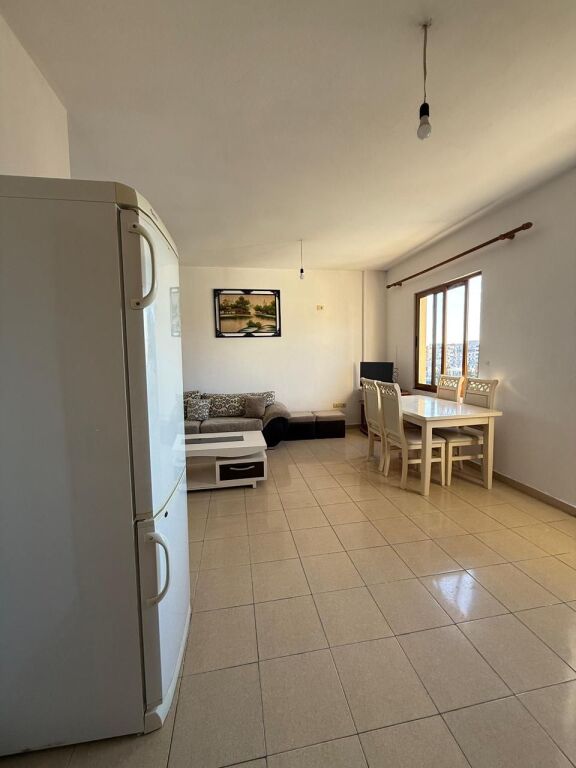 Apartament me qera 1+1