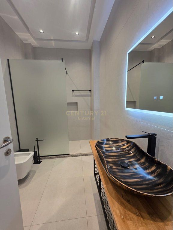 Vile 2 - kateshe me Qira tek Rruga Dalip Topi